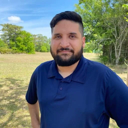 Andrés González, President of YES, in the field